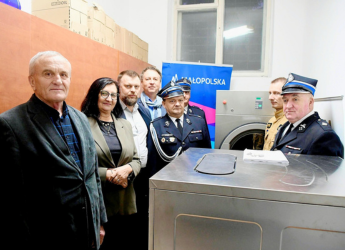 NOWY SPRZĘT „PRALNICZO- SUSZĄCY” DLA  DRUHÓW STRAŻAKÓW OFICJALNIE PRZEKAZANY