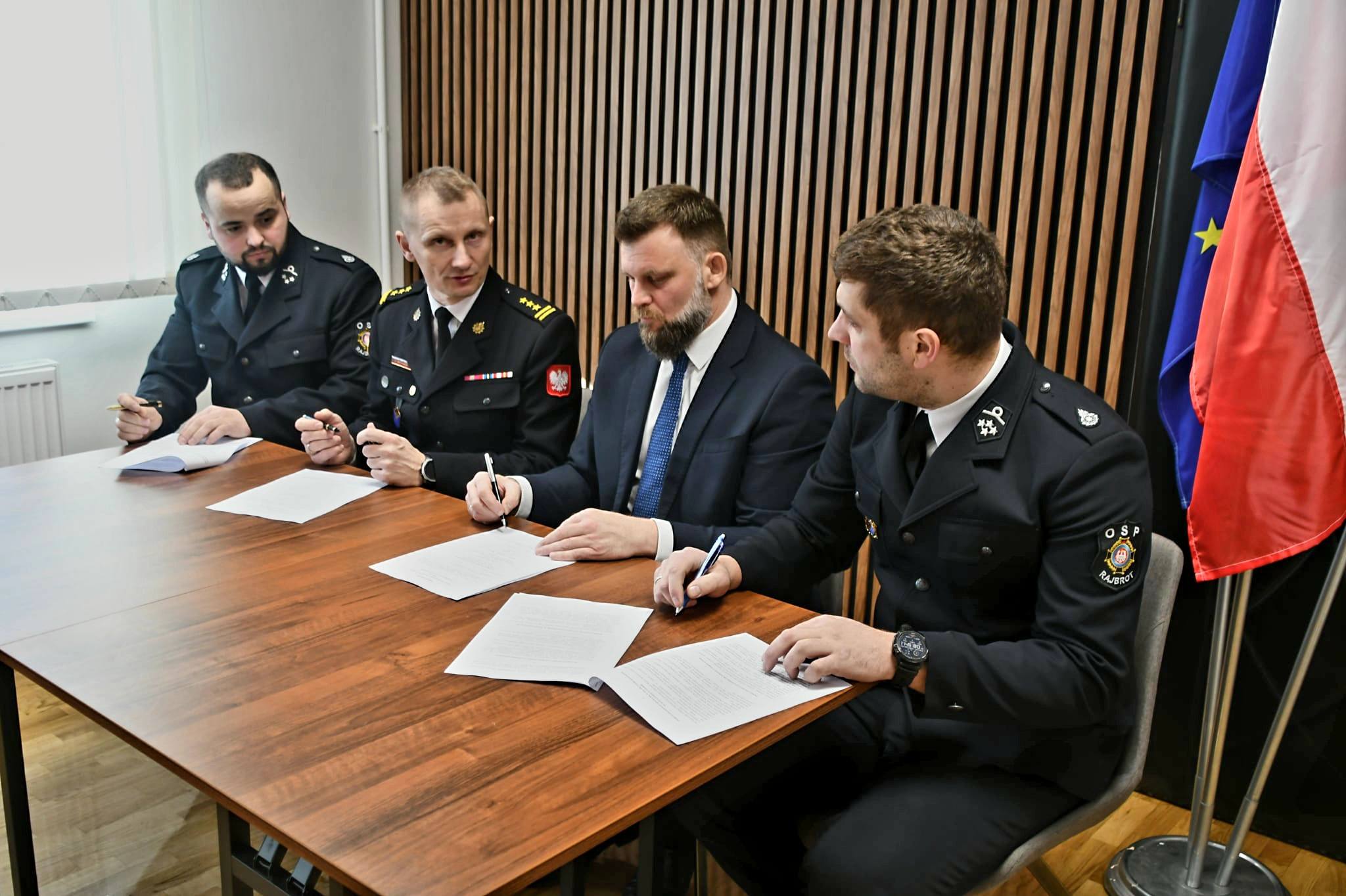 PODPISANIE POROZUMIENIA DOTYCZĄCEGO WŁĄCZENIA OSP RAJBROT DO KSRG