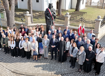 JUŻ 700 LAT DOBIEGŁO MUROWANEJ LIPNICY…